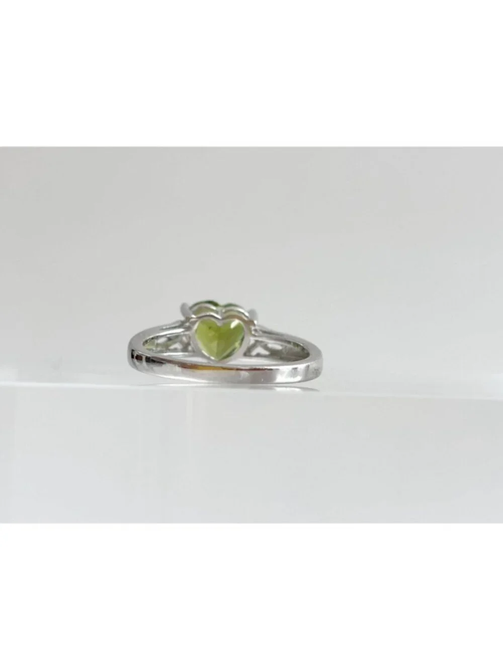 Heart Shaped Cutout Shank Peridot Sterling Silver 925 Vintage Ring - sz 7.75